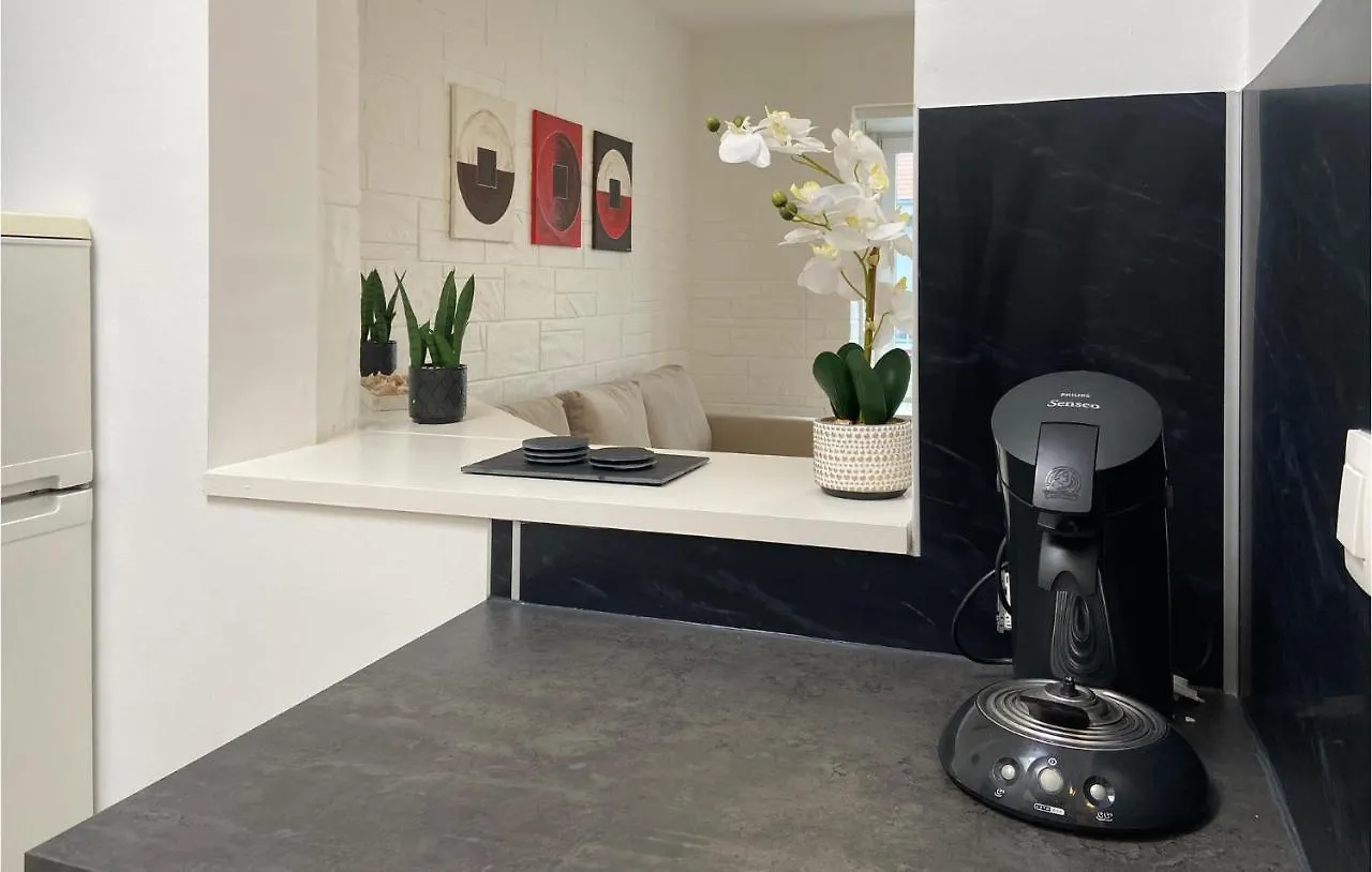 Beautiful Apartment In Westende With Kitchen 米德尔克尔克